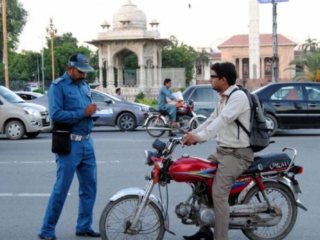 لاہور میں شہریوں کے چالان شناختی کارڈ پر نہ کرنے کی ہدایت