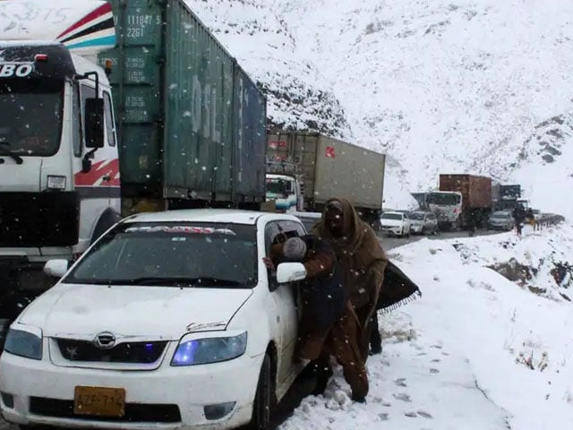 افغانستان؛ مٹی کے تودے گرنے سے 25 افراد جاں بحق