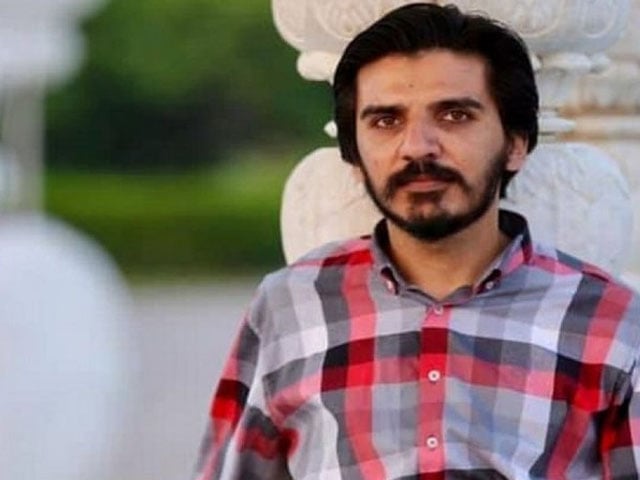 ایف آئی اے نے وی لاگر اسد طور کو گرفتار کرلیا