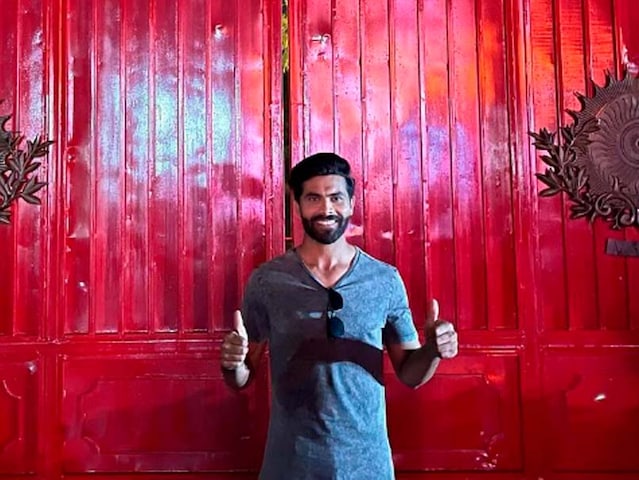 Ravindra Jadeja Has ‘Fanboy’ Moment, Poses In Front Of MS Dhoni’s House – See Pics