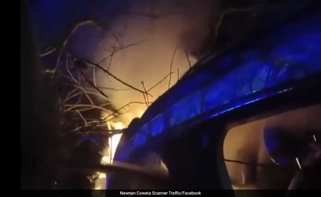 Dramatic Video Shows US Cops Rescuing Man From Burning SUV Before It Burst Into Flames