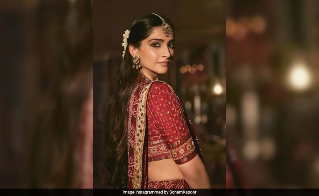 When Sonam Kapoor Wore Her Mother Sunita Kapoor’s 35 Year-Old Ghar Chola