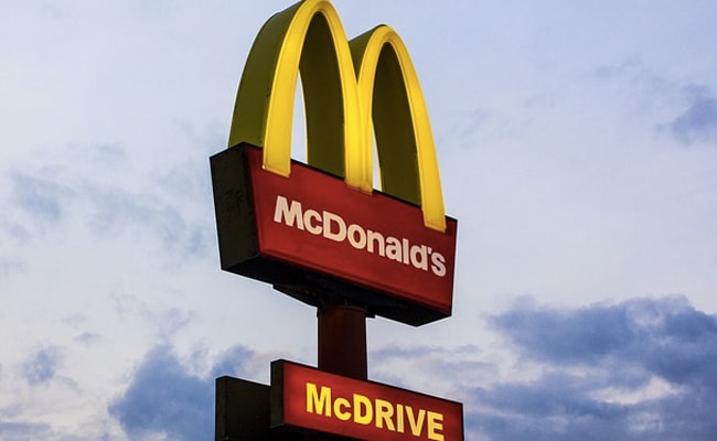 US Man Sues McDonald’s After Claiming Cheese On Burger Almost Killed Him