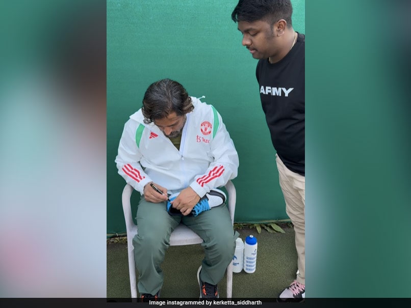 MS Dhoni’s Big Gesture For A Fan, Signs Shoe On Request. Watch