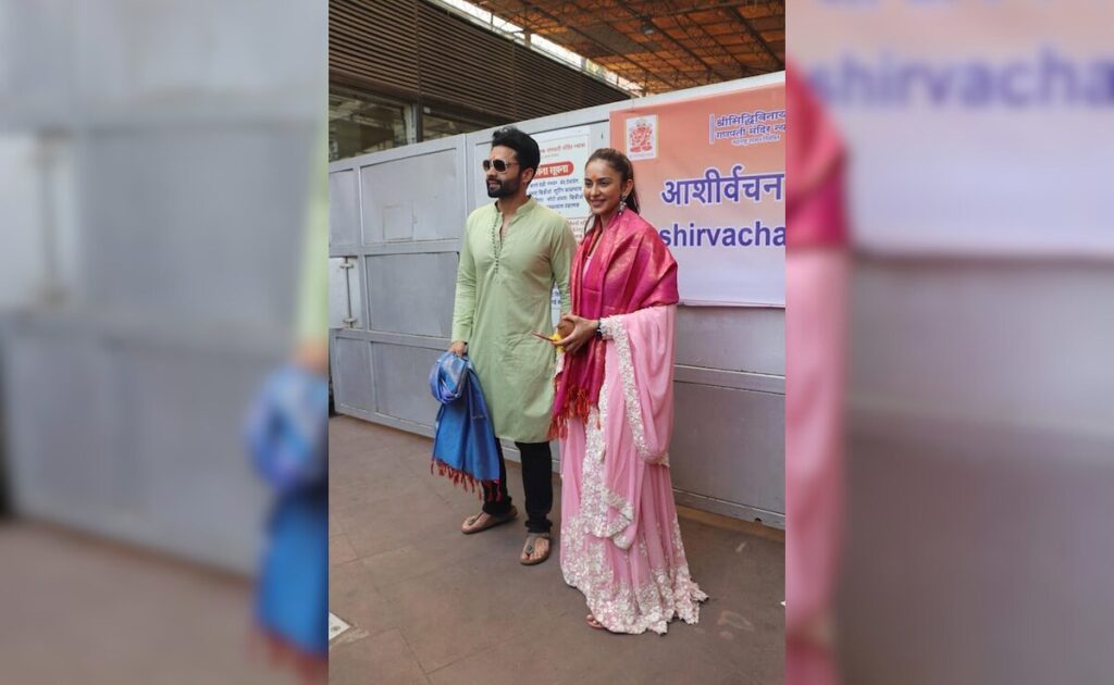 Ahead Of Wedding, Rakul Preet Singh And Jackky Bhagnani Offer Prayers At Siddhivinayak Temple