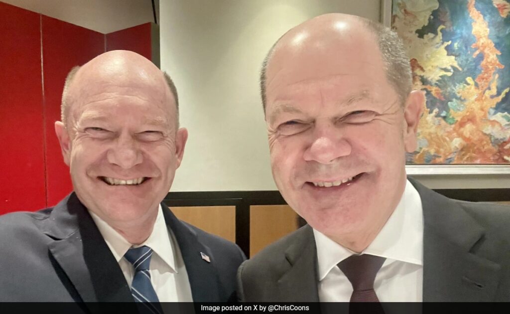 German Chancellor Meets “Doppelganger” US Senator. See Pics