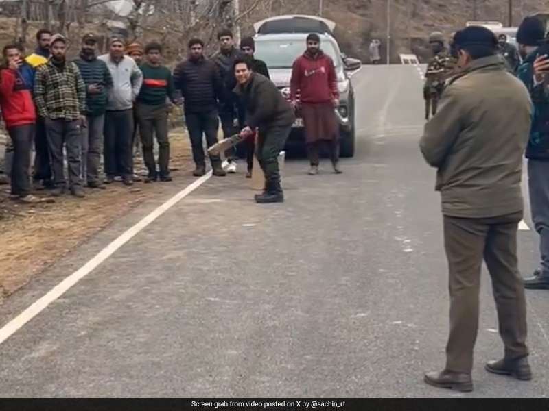 “Kaun Hai Tumhara Bowler?”: Sachin Tendulkar Plays Cricket With Locals In Gulmarg. Watch