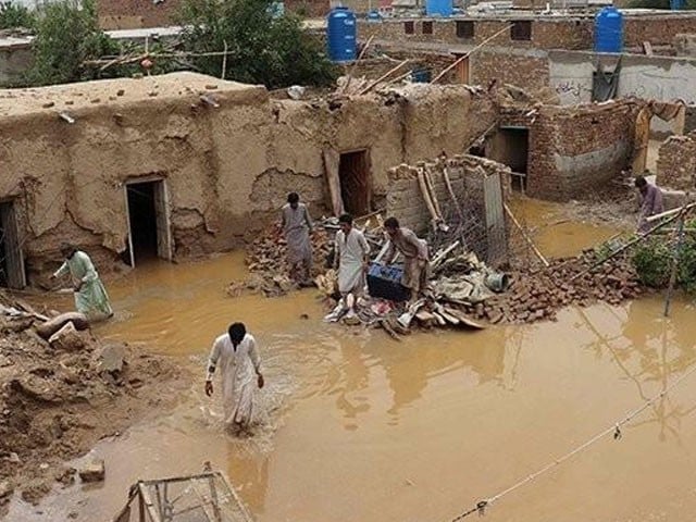 کور کمانڈر بلوچستان کا سیلاب سے متاثرہ علاقوں کا دورہ، متاثرین سے ملاقات