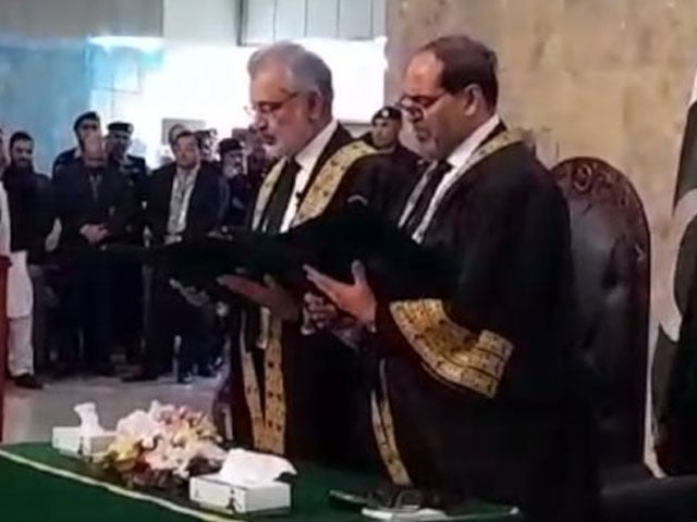 جسٹس نعیم افغان نے سپریم کورٹ جج کی حیثیت سے حلف اٹھا لیا