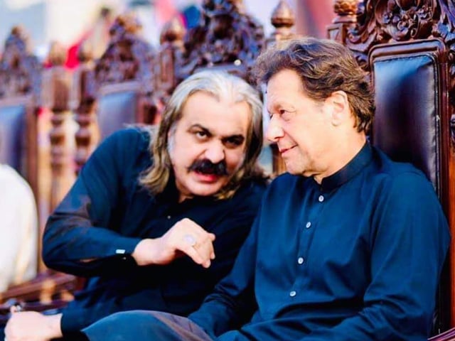 عمران خان کی وزیراعلیٰ گنڈا پور کو سیکیورٹی اداروں سے تعاون اور وفاق سے ملاقاتوں کی ہدایت