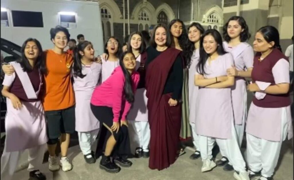 Pooja Bhatt Shares BTS Pic From The Sets Of Big Girls Don’t Cry: “Forever Grateful”