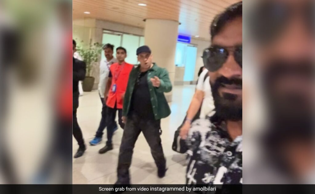 Viral: Salman Khan Schools A Fan For Taking Selfie Without His Permission: “Delete Kar De”